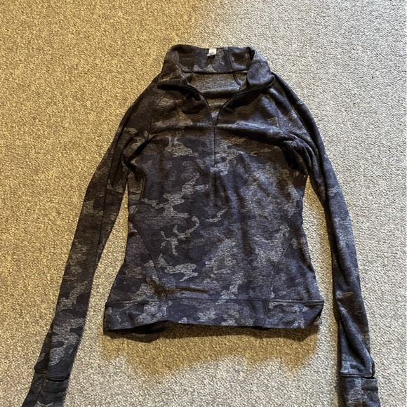Lululemon Women’s Camo Quarter Zip | Size 6 - Picture 2 of 4